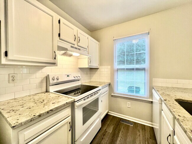 Building Photo - RAINTREE TOWNHOME!