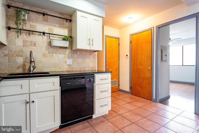 Building Photo - 763 S 8th St