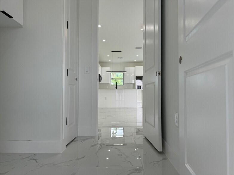 Building Photo - 3210 8th St SW