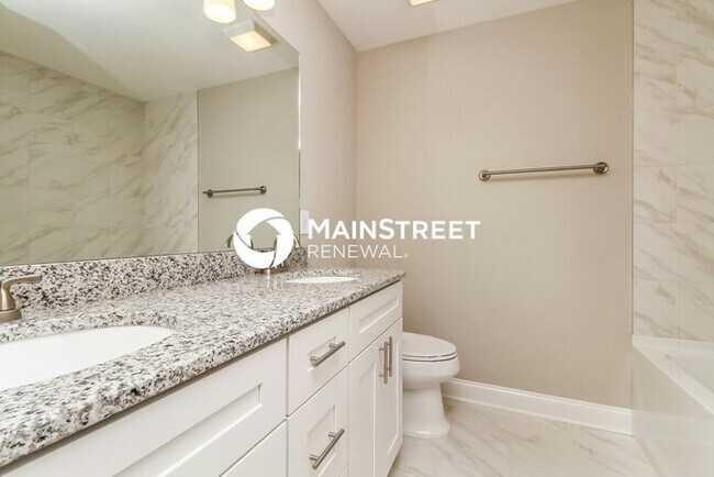 Building Photo - 3 Bedroom Pet-Friendly Home in Hendersonville, TN with Main Street Renewal