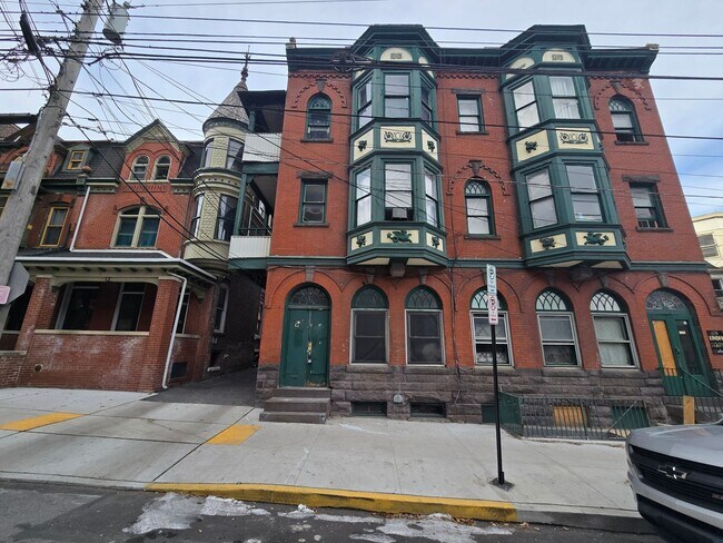 Primary Photo - 809-811 W. Linden Street