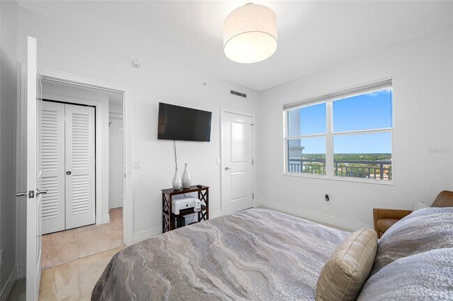 Building Photo - 1325 Snell Isle Blvd NE