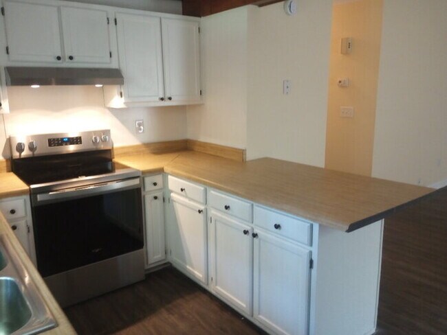Building Photo - 8 Charterhouse Ct