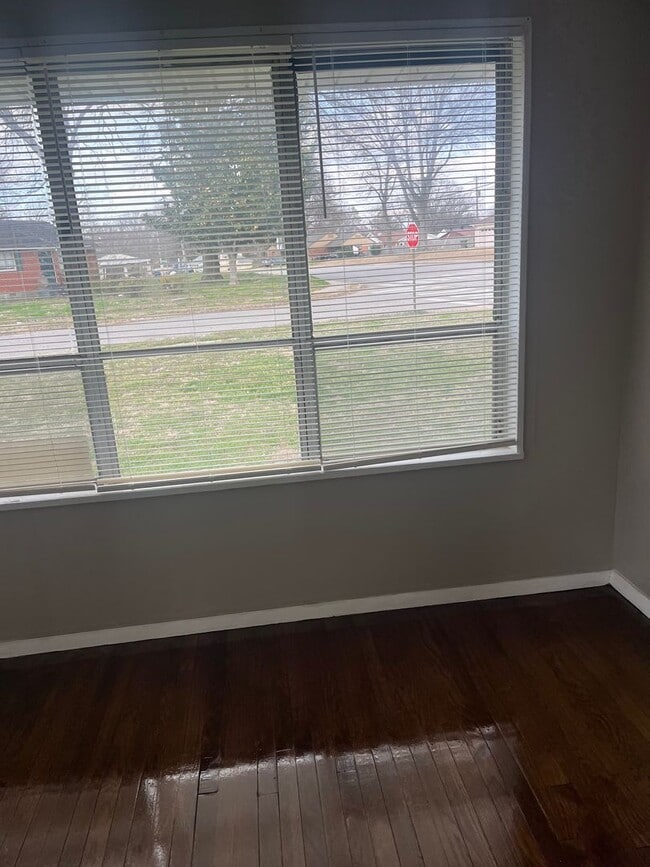 Building Photo - Newly updated 3-bedroom, 2-bath home - Open To Section 8