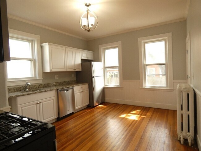 Building Photo - 77 St Andrew Rd