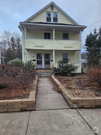 Building Photo - 268 Oak St