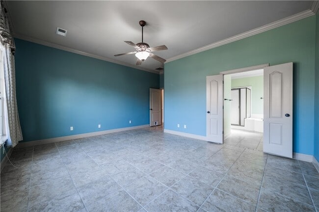 Building Photo - 3778 Prince Philipe St