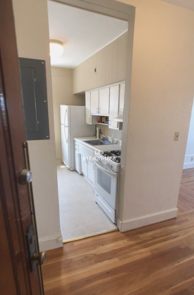 Building Photo - AUG Amazing 2b with city views! Prime loca...