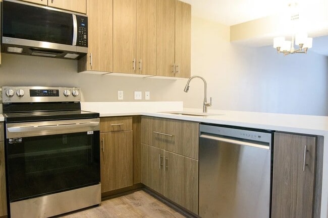 Building Photo - 6003 Cullen Dr