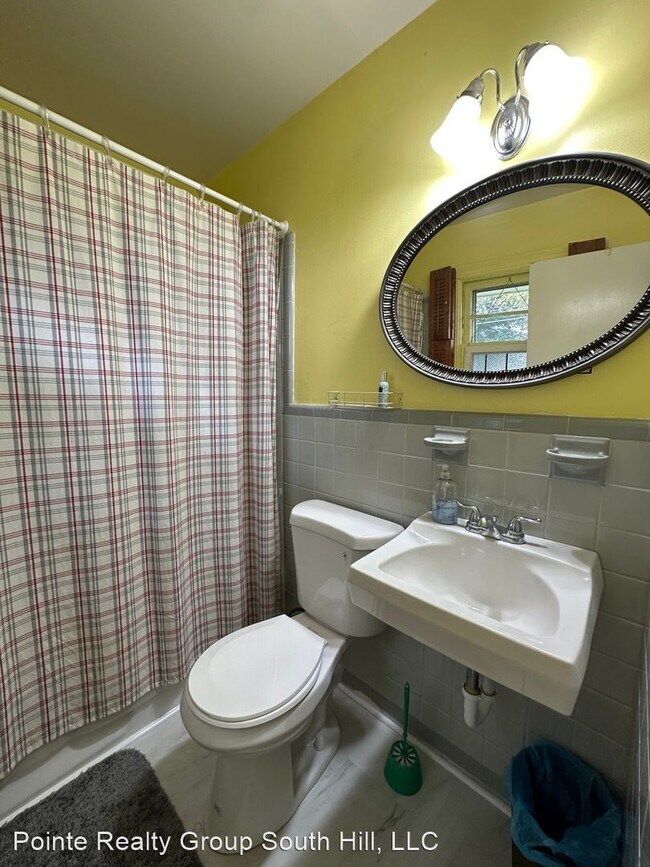Building Photo - 2 br, 1.5 bath House - 1392 Jefferson St