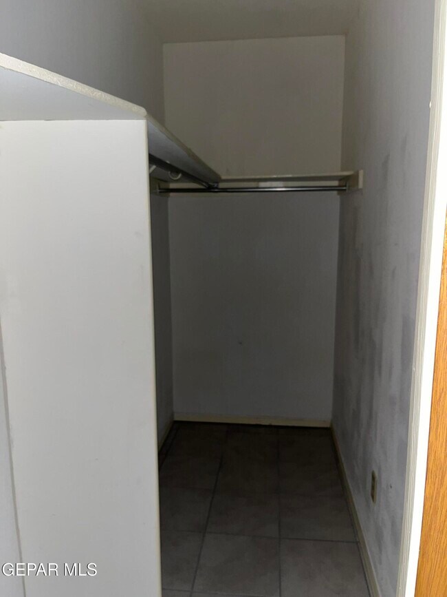 Building Photo - 4006 Skyline Ave