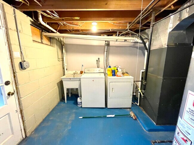 Laundry - 5084 Overbrook Pl