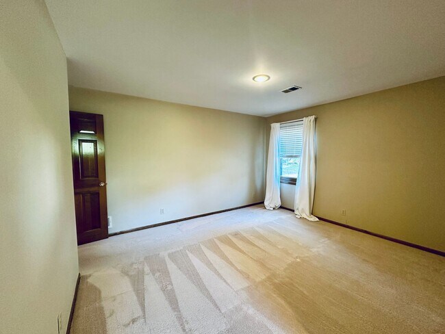 Building Photo - {13040} Spacious Cherry Creek Home + First...