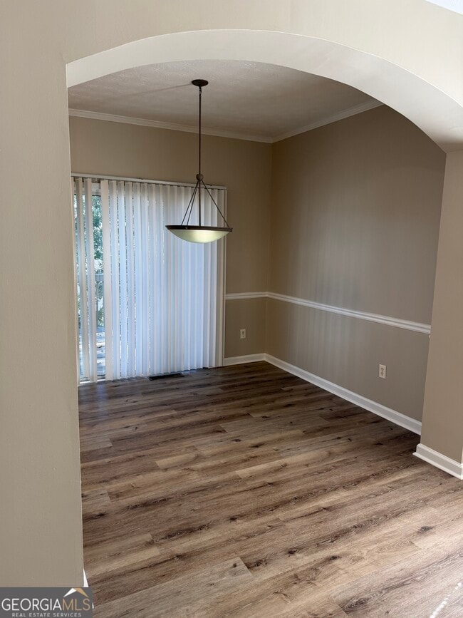 Building Photo - 2500 Lake Royale Dr