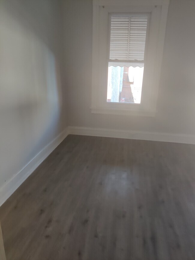 Building Photo - 1414 W Pacific St