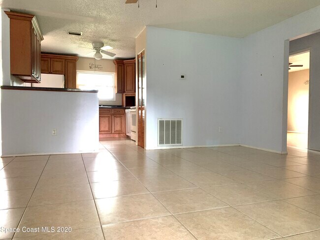 Building Photo - 890 Serenade St NW