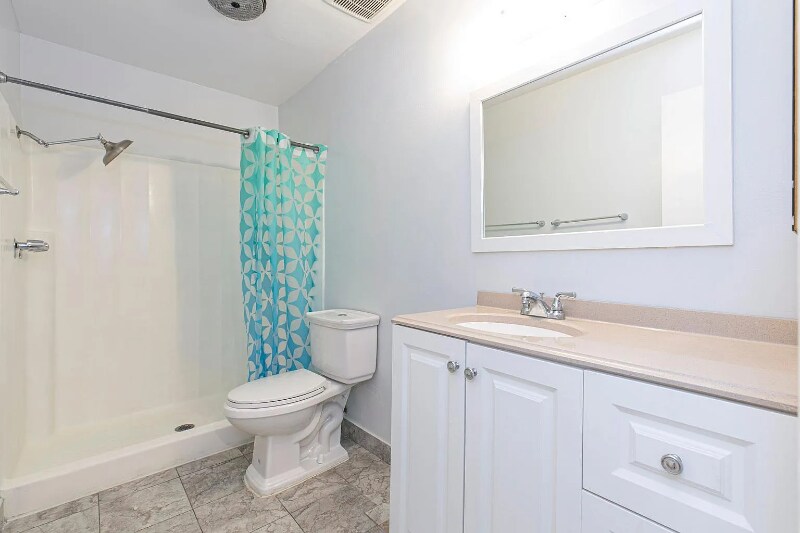 Building Photo - 14990 Victory Blvd