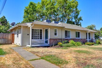 Building Photo - 5400-5402 Folsom Blvd