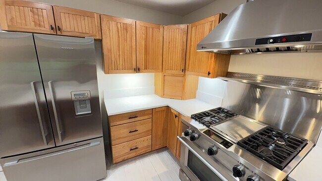 Building Photo - 9106 Rockcrest Cir