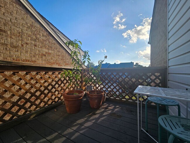 Building Photo - THALIA WAYSIDE