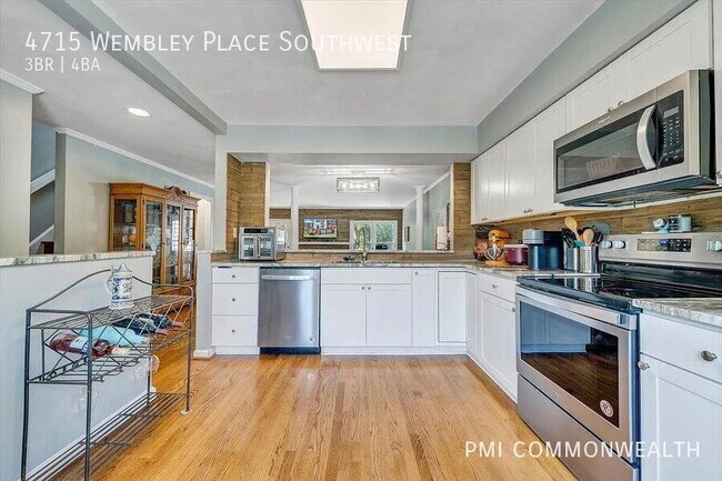 Building Photo - 4715 Wembley Pl SW