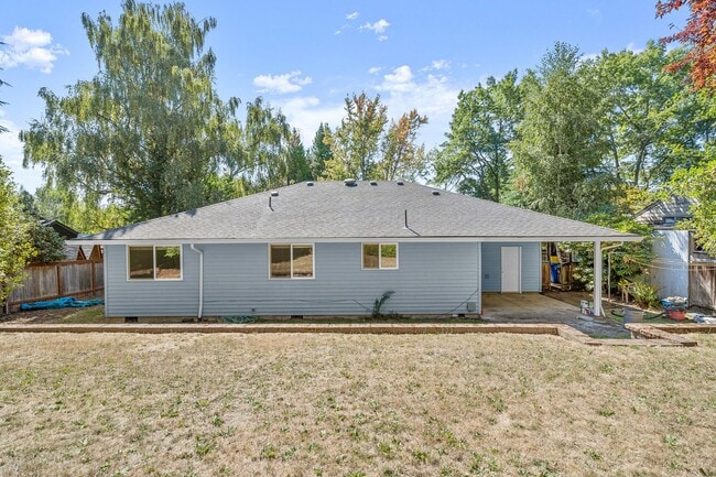 Building Photo - CHARMING HAYHURST 3 BEDROOMS, 2 BATH HOME