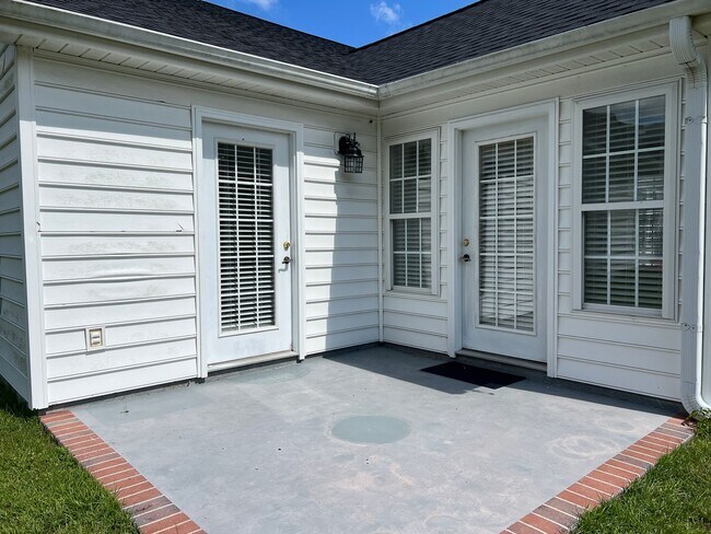 Building Photo - 154 Regency Dr