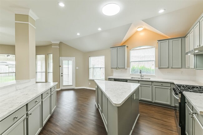 Building Photo - 10542 Oleander Point Dr