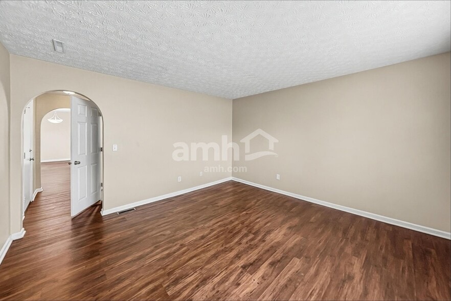 Building Photo - 340 Evergreen Cir