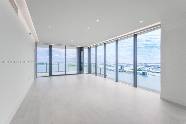 Building Photo - 700 NE 24th St