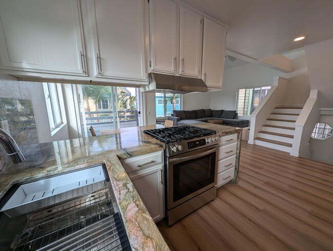 Building Photo - NEW Remodeled and furnished, 4 bed 3 bath ...