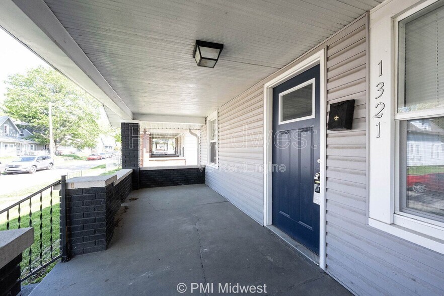 Building Photo - 1321 N Ewing St