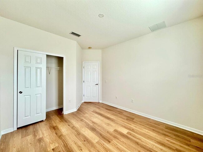 Building Photo - 9614 Oak Glade Ave