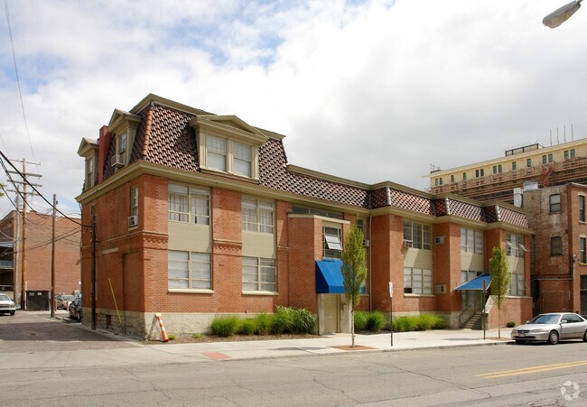Building Photo - Short North - Victorian Village Apartments
