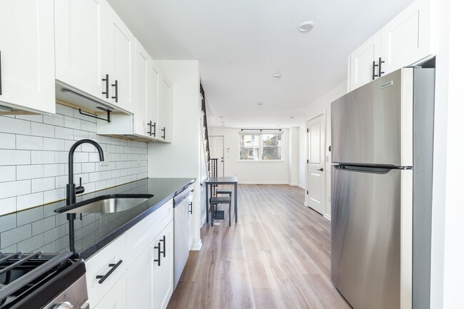 Building Photo - 2112 Sigel St