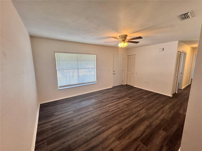 Building Photo - 316 E Primrose Ln