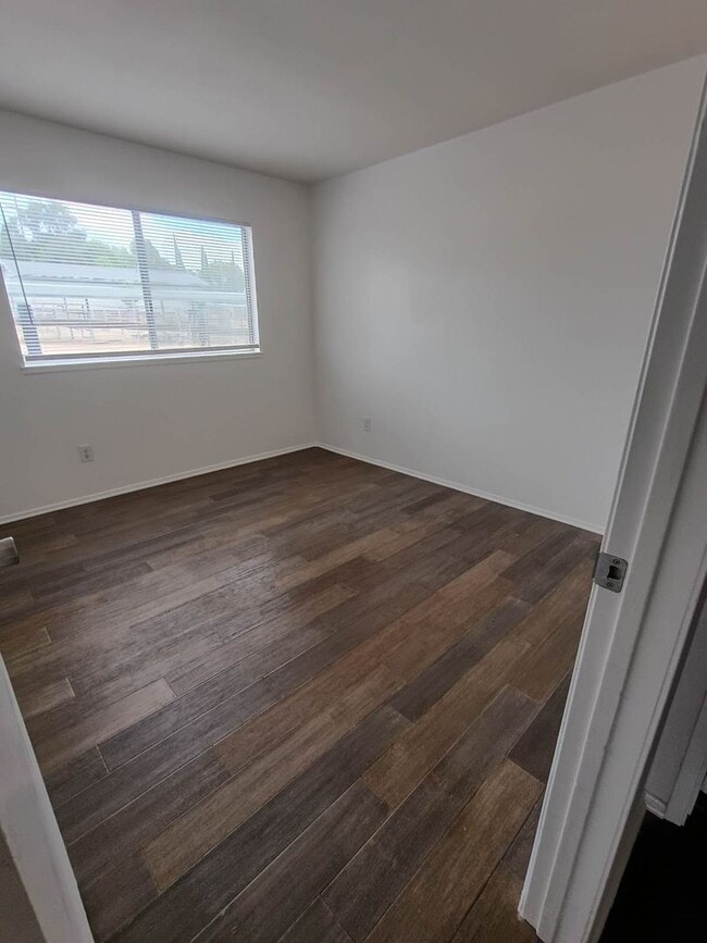 Building Photo - Large lot! 4 bedroom house in Woodcrest! Horse property!