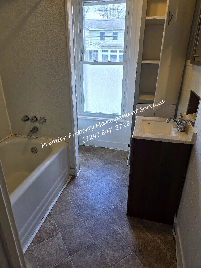 Building Photo - 1307 9th Ave