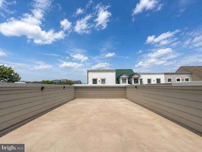 Building Photo - 1824 Potomac Greens Dr