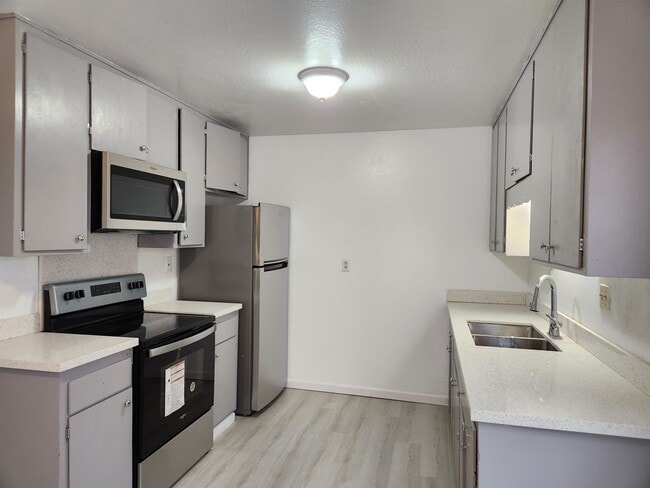 Building Photo - 9220 Bancroft Ave