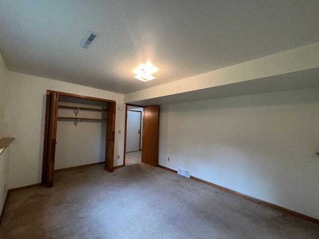 Building Photo - Lacy Road Duplex