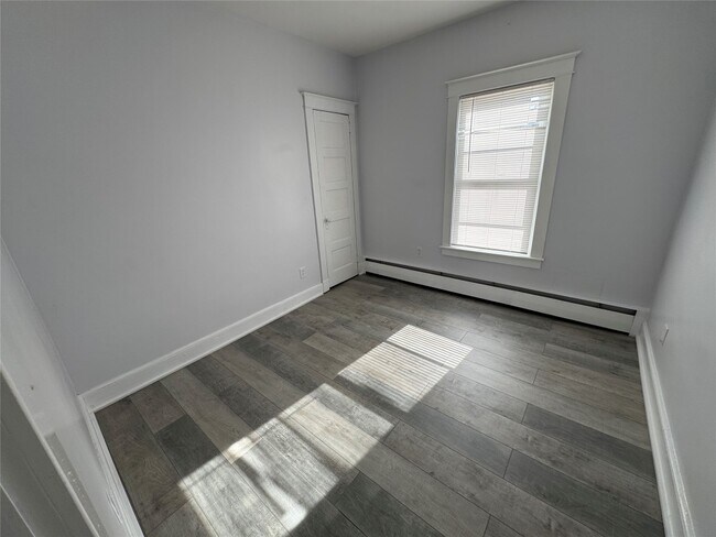 Building Photo - 28 Emma St