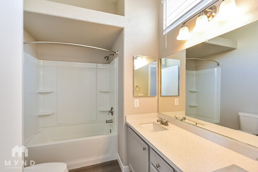 Building Photo - 8116 Dinsmore Dr