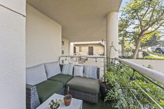 Building Photo - 712 Pacific St