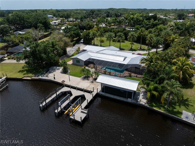 Building Photo - 14562 Riverside Dr