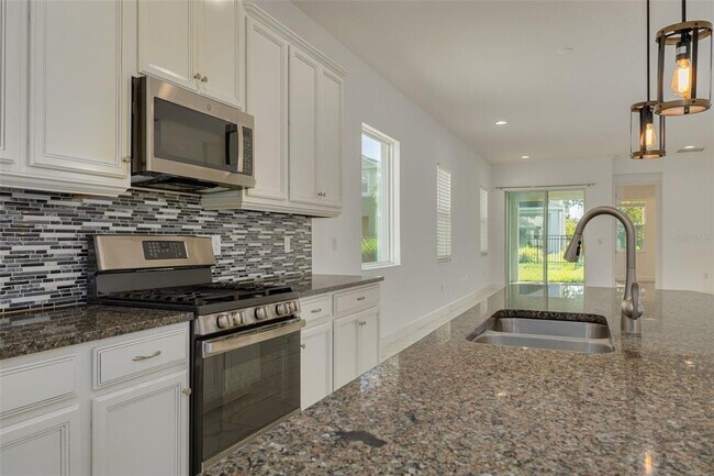 Building Photo - 7222 Paradiso Dr