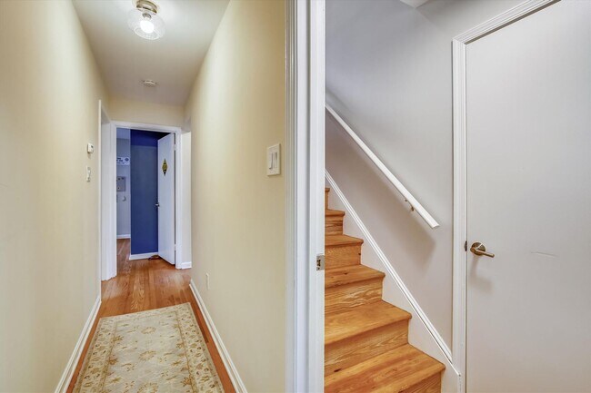 Building Photo - Fabulous 5BR 2.5BA Located in Close in Roc...