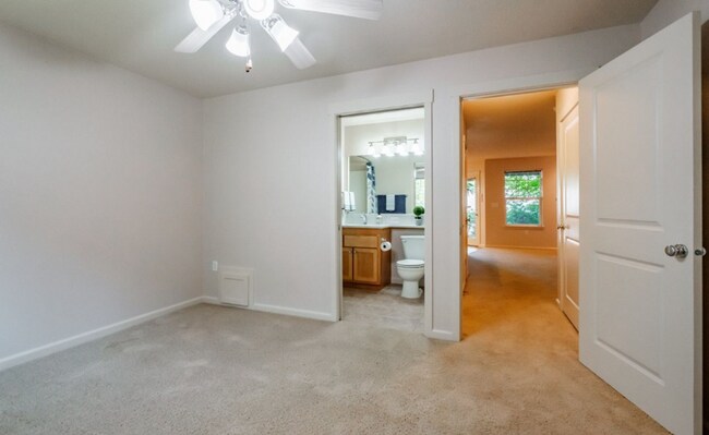 Building Photo - Luxury Living at West Oaks Condominiums