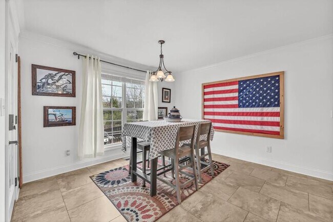Building Photo - 820 Carousel Ct