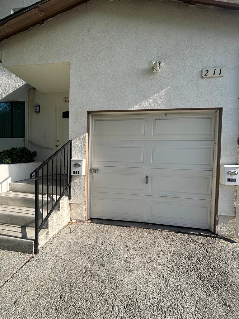 Building Photo - 213 W 82nd St